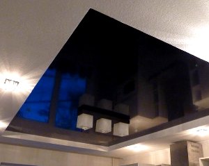 черный натяжной потолок фото