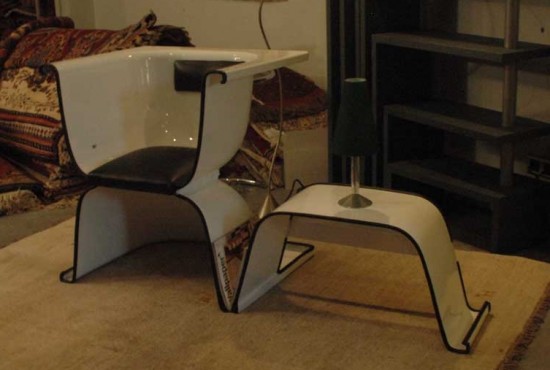 Кресло и журнальный столик из ванны
